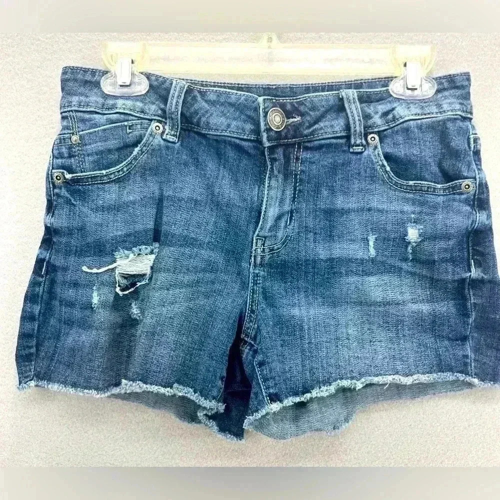 Maurice’s denim distressed shorts button and zip closure
